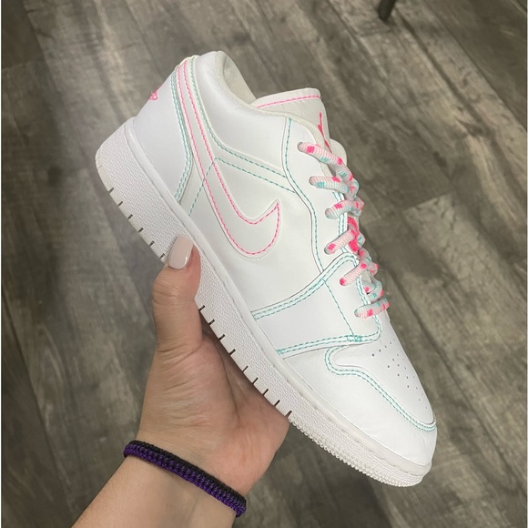 AIR JORDAN 1 LOW AURORA GREEN PINK GS - Girls youth- 4Y = 5.5 women - Picture 10 of 12